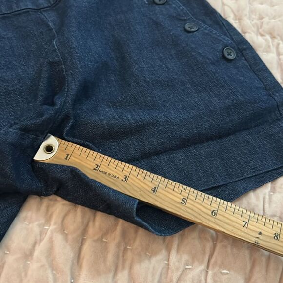 Banana Republic Dark Blue Jean Shorts with Button Detail size 0/25 - Picture 6 of 9